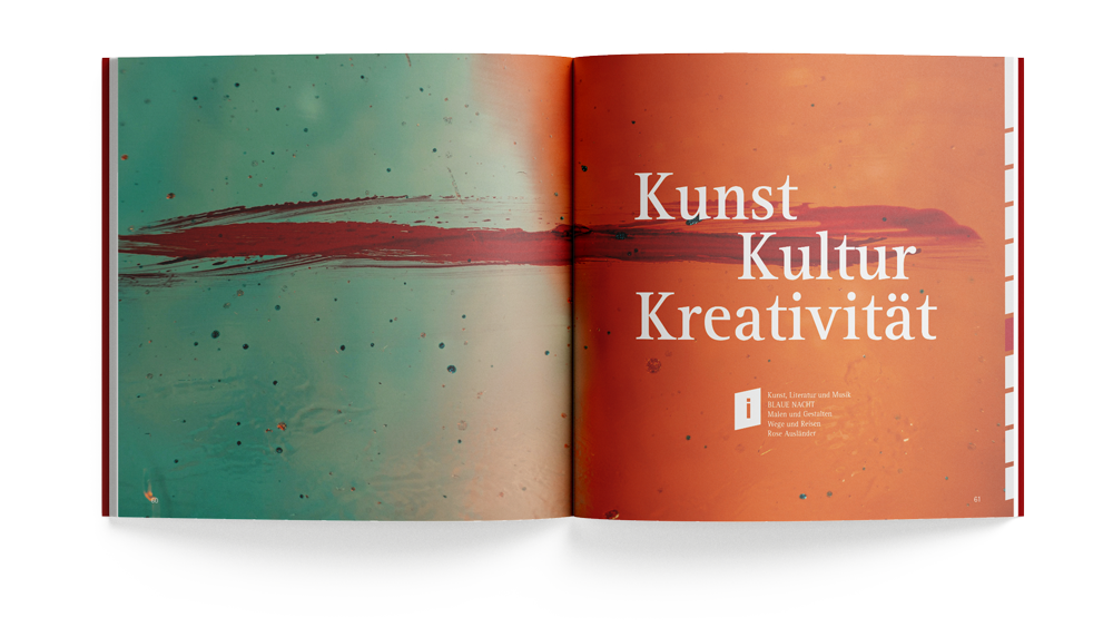 Kunst Kultur Kreativität Kapiteltrennseite des Programmhefts mit abstraktem Hintergrundbild
